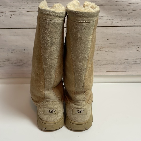 Classic UGGs Size 8 - Picture 4 of 8